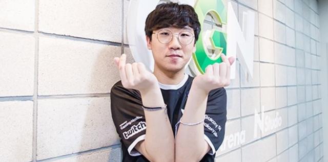 在赛场背后 在赛场背后