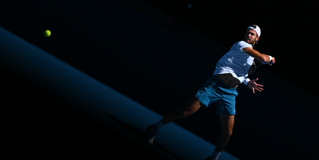 他的个人自 他的个人自